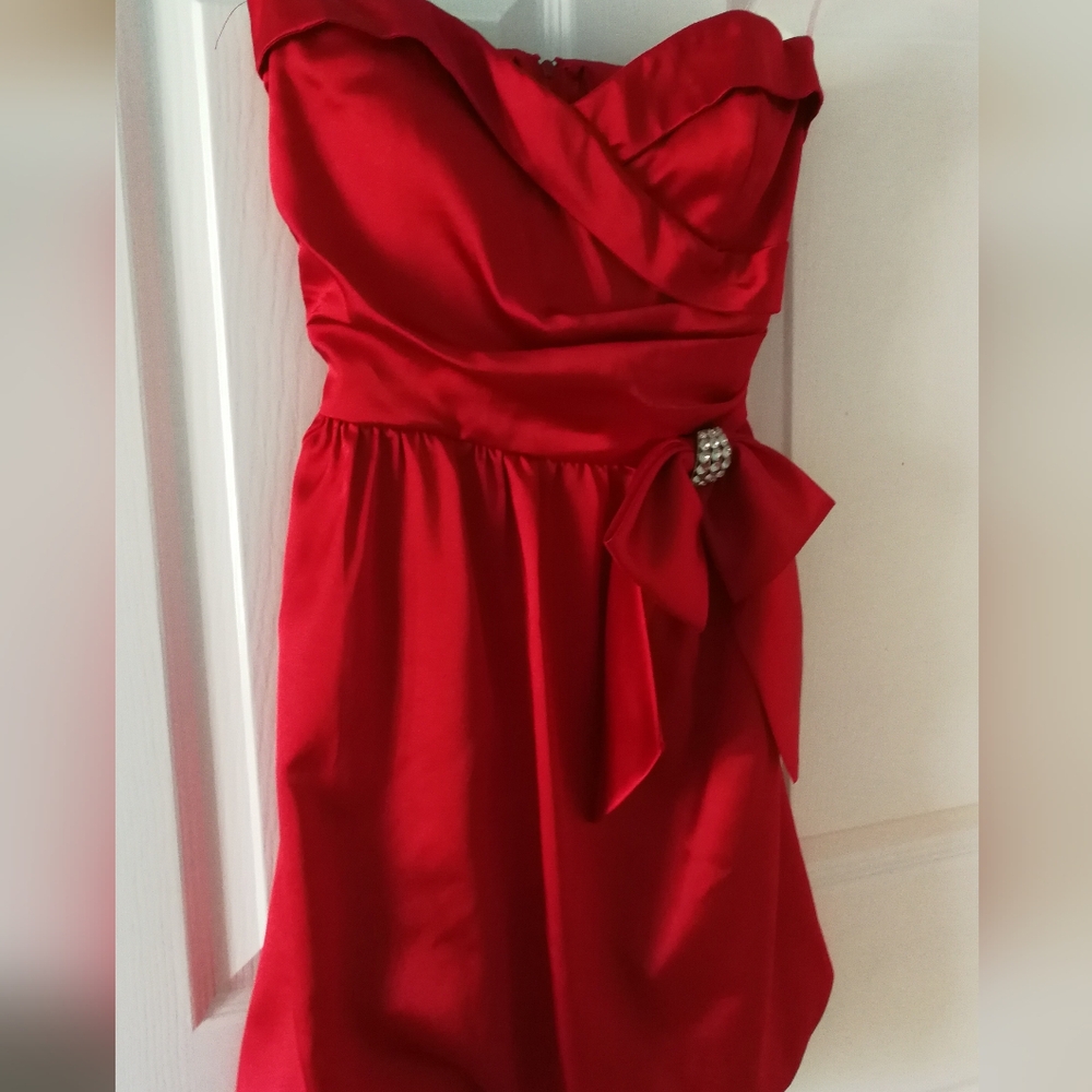 Red sweetheart neckline mini dress